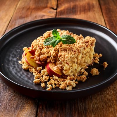 Crumble aux pommes maison réalisé avec des produits locaux au restaurant écoresponsable EKO.